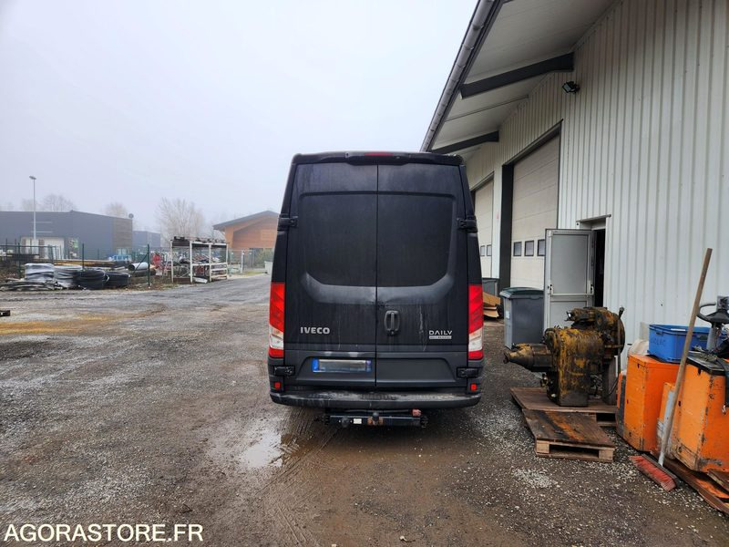 IVECO DAILY 35C21- 2017 / 170000 KM - Fourgon utilitaire: photos 4 IVECO DAILY 35C21- 2017 / 170000 KM - Fourgon utilitaire: photos 4
