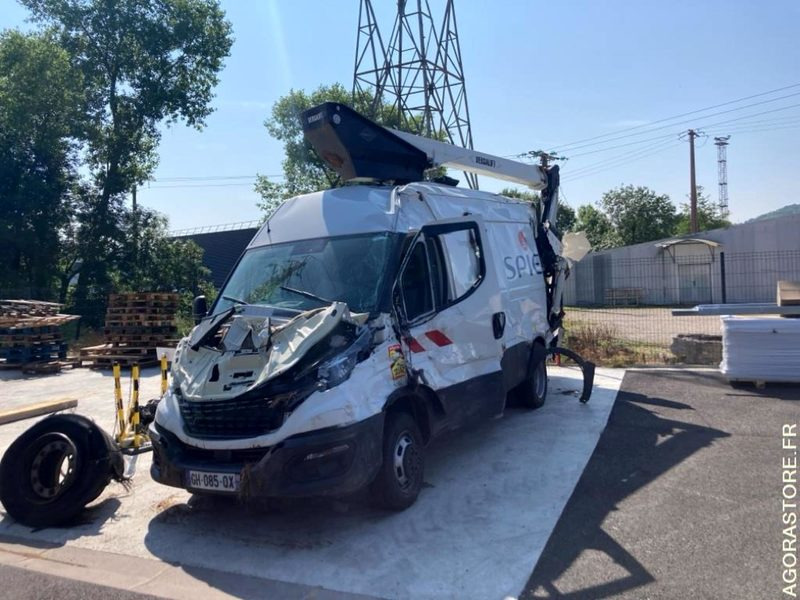 IVECO DAILY 50C18 NACELLE VERSALIFT - Camion avec nacelle: photos 2 IVECO DAILY 50C18 NACELLE VERSALIFT - Camion avec nacelle: photos 2