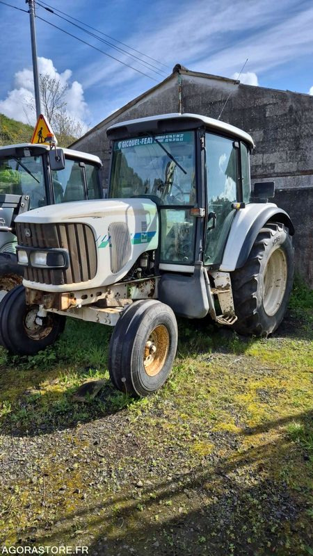 JHON DEERE M6220 - 2004 - Tracteur agricole: photos 1 JHON DEERE M6220 - 2004 - Tracteur agricole: photos 1