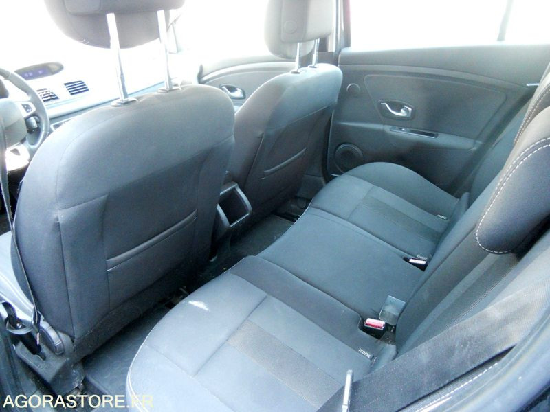 Voiture LOT 7 SLT - RENAULT MEGANE: photos 6 Voiture LOT 7 SLT - RENAULT MEGANE: photos 6