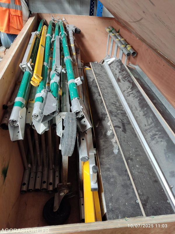 LOT DE 3 ECHAFFAUDAGES MACC ET COGNET - Outil/ Équipement: photos 2 LOT DE 3 ECHAFFAUDAGES MACC ET COGNET - Outil/ Équipement: photos 2