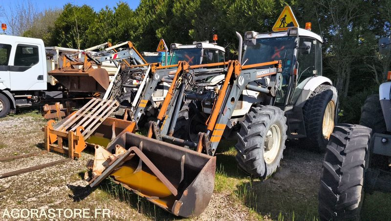 Lot Renault - Tracteur ergos 110-CF 056 - 2001 - 11404 et CHARGEUR FAUCHEUX TRF0 - Tracteur agricole: photos 1 Lot Renault - Tracteur ergos 110-CF 056 - 2001 - 11404 et CHARGEUR FAUCHEUX TRF0 - Tracteur agricole: photos 1