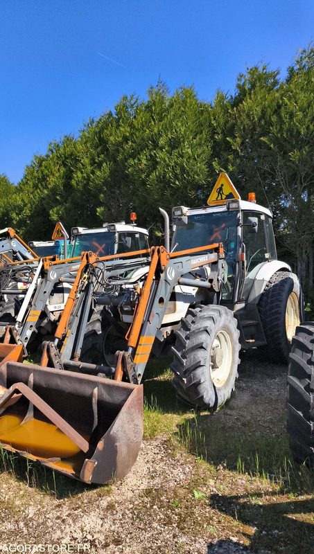 Lot Renault - Tracteur ergos 110-CF 056 - 2001 - 11404 et CHARGEUR FAUCHEUX TRF0 - Tracteur agricole: photos 3 Lot Renault - Tracteur ergos 110-CF 056 - 2001 - 11404 et CHARGEUR FAUCHEUX TRF0 - Tracteur agricole: photos 3
