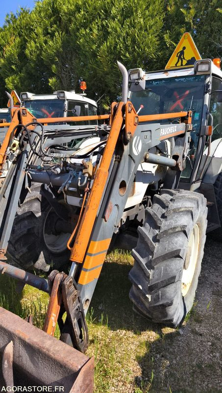 Lot Renault - Tracteur ergos 110-CF 056 - 2001 - 11404 et CHARGEUR FAUCHEUX TRF0 - Tracteur agricole: photos 2 Lot Renault - Tracteur ergos 110-CF 056 - 2001 - 11404 et CHARGEUR FAUCHEUX TRF0 - Tracteur agricole: photos 2