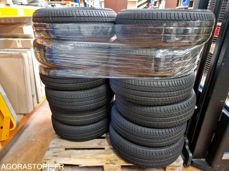 Lot de 12 pneus Michelin 215/65R16 102H - Pneu: photos 1 Lot de 12 pneus Michelin 215/65R16 102H - Pneu: photos 1
