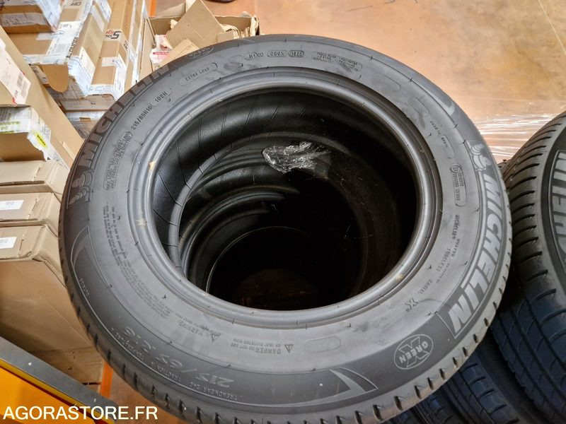 Lot de 12 pneus Michelin 215/65R16 102H - Pneu: photos 3 Lot de 12 pneus Michelin 215/65R16 102H - Pneu: photos 3