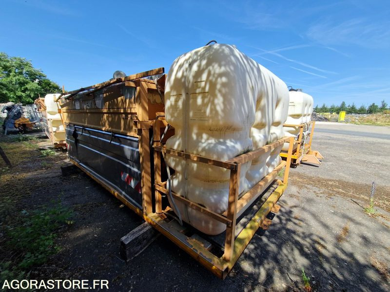 Lot de 4 saleuse Acometis 6 mètres cubes pour pièces - Epandeur de sable: photos 3 Lot de 4 saleuse Acometis 6 mètres cubes pour pièces - Epandeur de sable: photos 3