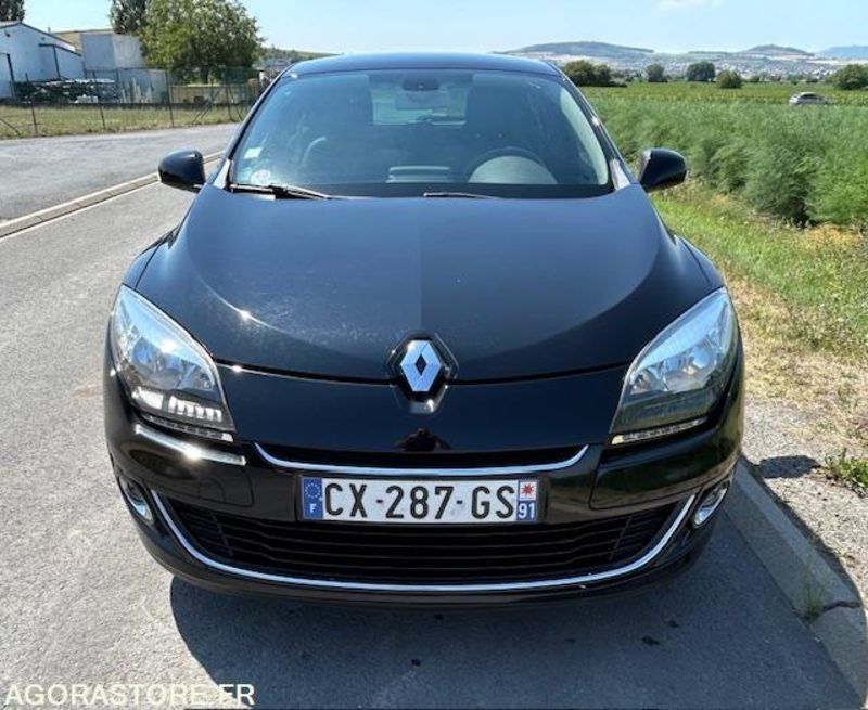 MEGANE 1.2 L TCE 115 CH BOSE EDITION - 2013 - 97 595 kms - Voiture: photos 2 MEGANE 1.2 L TCE 115 CH BOSE EDITION - 2013 - 97 595 kms - Voiture: photos 2