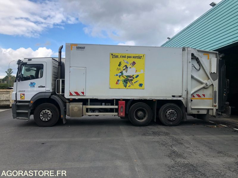 MERCEDES AXOR 26T-21m3 - 287235 kms - 2014 - Benne à ordures ménagères: photos 3 MERCEDES AXOR 26T-21m3 - 287235 kms - 2014 - Benne à ordures ménagères: photos 3