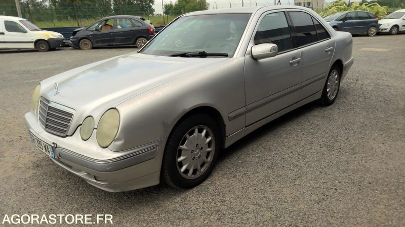 MERCEDES E220 CDI BOITE AUTO 1999 330000 KMS - Voiture: photos 1 MERCEDES E220 CDI BOITE AUTO 1999 330000 KMS - Voiture: photos 1