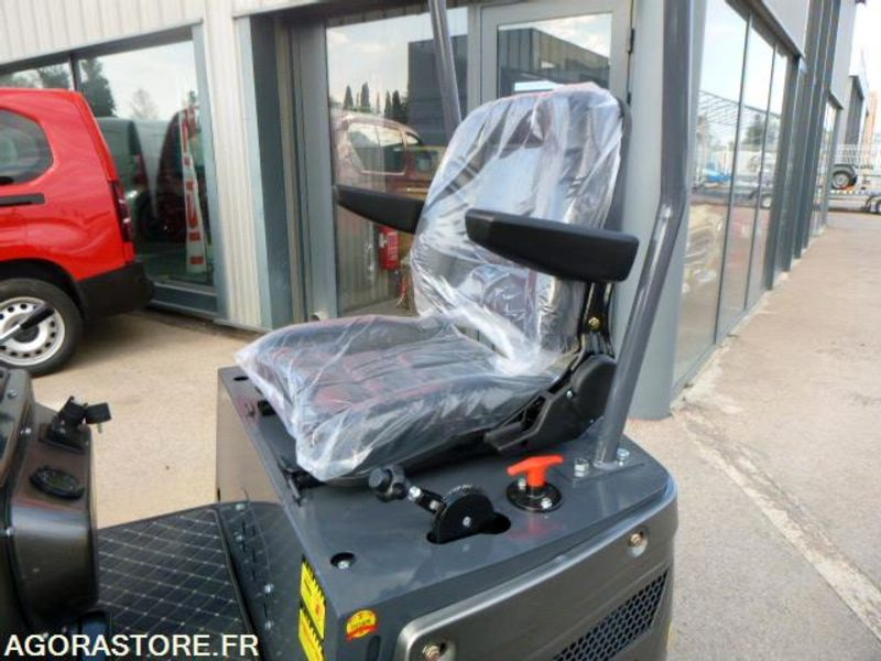 Pelle MINIPELLE NEUVE YCW 1T5 EURO5 - 2025 + 3 godets: photos 8
