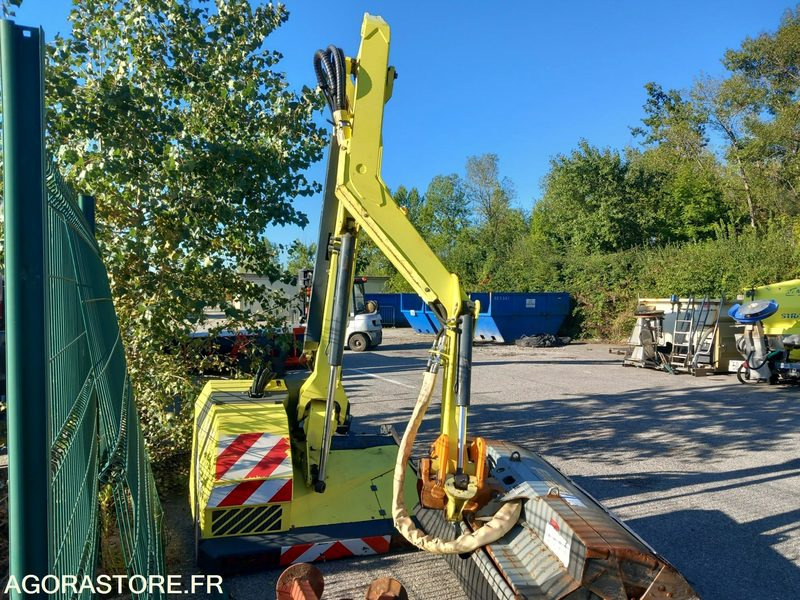 DEBROUSSAILLEUSE NOREMAT OPTIMA (YN0506) - Machine agricole: photos 1 DEBROUSSAILLEUSE NOREMAT OPTIMA (YN0506) - Machine agricole: photos 1