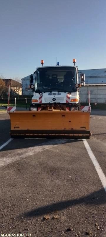 Mercedes UNIMOG U300 2011 24300 kms avec lame de déneigement + saleuse - Engin de déneigement: photos 4 Mercedes UNIMOG U300 2011 24300 kms avec lame de déneigement + saleuse - Engin de déneigement: photos 4
