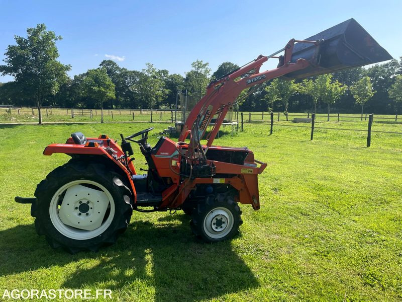 Micro-tracteur Kubota L1-185 - Tracteur agricole: photos 2 Micro-tracteur Kubota L1-185 - Tracteur agricole: photos 2