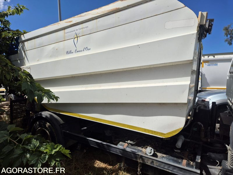 Mitsubishi FUSO BOM - 173532km - 2009 - Benne à ordures ménagères: photos 2 Mitsubishi FUSO BOM - 173532km - 2009 - Benne à ordures ménagères: photos 2
