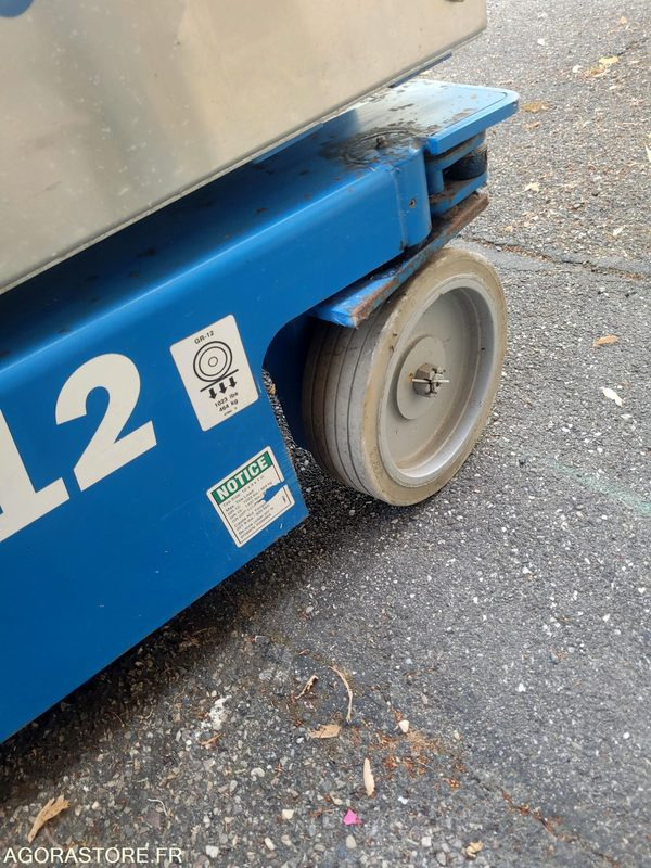 NACELLE GENIE GR12 NOVON 1H40 D'UTILISATION + REMORQUE 2 TONES ROUE DOLBY - Outil/ Équipement: photos 4 NACELLE GENIE GR12 NOVON 1H40 D'UTILISATION + REMORQUE 2 TONES ROUE DOLBY - Outil/ Équipement: photos 4