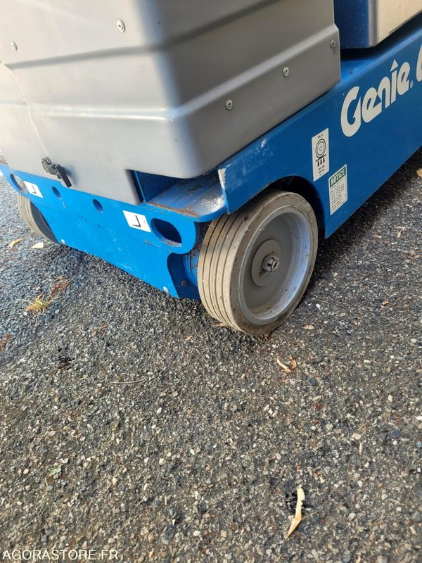 NACELLE GENIE GR12 NOVON 1H40 D'UTILISATION + REMORQUE 2 TONES ROUE DOLBY - Outil/ Équipement: photos 3 NACELLE GENIE GR12 NOVON 1H40 D'UTILISATION + REMORQUE 2 TONES ROUE DOLBY - Outil/ Équipement: photos 3