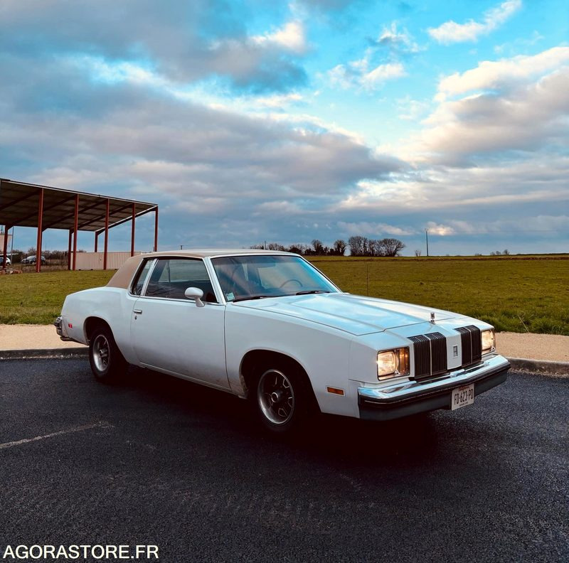 NIORT - AMERICAINE OLDSMOBILE CUTLASS - 50 492 KM - 1979 - Voiture: photos 1 NIORT - AMERICAINE OLDSMOBILE CUTLASS - 50 492 KM - 1979 - Voiture: photos 1