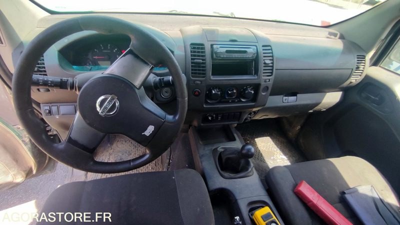 Nissan Pick-up Benne - Utilitaire plateau: photos 1 Nissan Pick-up Benne - Utilitaire plateau: photos 1