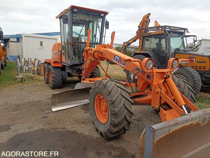 Niveleuse FIAT KOBELCO G110 2207 heures - TOURNANT et ROULANT - Niveleuse: photos 1 Niveleuse FIAT KOBELCO G110 2207 heures - TOURNANT et ROULANT - Niveleuse: photos 1