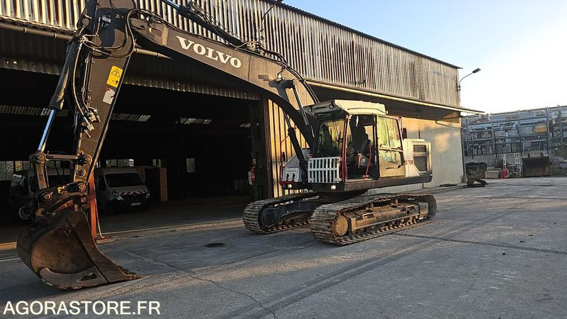 PELLE A CHENILLE VOLVO EC220 EL - 2015 / 10661H (MPC021) - Pelle: photos 1 PELLE A CHENILLE VOLVO EC220 EL - 2015 / 10661H (MPC021) - Pelle: photos 1