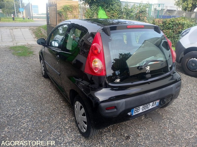 PEUGEOT 107 3 Portes 1.0 i 12V 68cv (boîte auto) 2008 181197km - Voiture: photos 4 PEUGEOT 107 3 Portes 1.0 i 12V 68cv (boîte auto) 2008 181197km - Voiture: photos 4