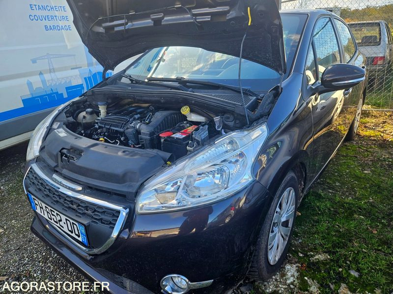 PEUGEOT 208 1.2 PURETECH 82CV - Voiture: photos 2 PEUGEOT 208 1.2 PURETECH 82CV - Voiture: photos 2