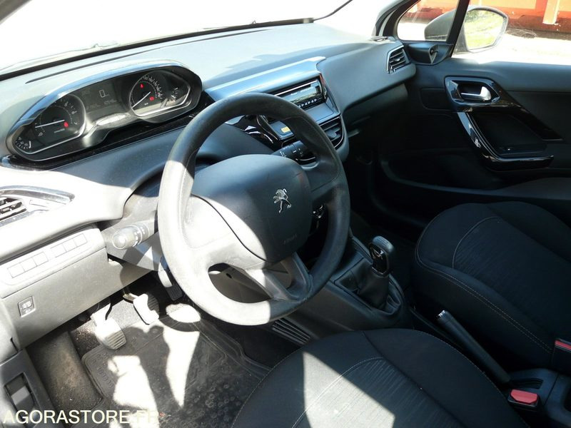 PEUGEOT 208 DX190CZ - Voiture: photos 5 PEUGEOT 208 DX190CZ - Voiture: photos 5
