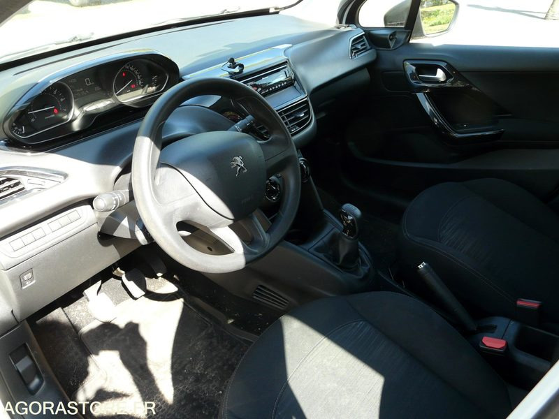PEUGEOT 208 DX201CZ - Voiture: photos 5 PEUGEOT 208 DX201CZ - Voiture: photos 5