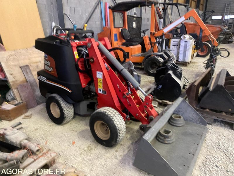 PORTE-OUTILS DITCH WITCH ZAHN R300 - Chargeuse: photos 2 PORTE-OUTILS DITCH WITCH ZAHN R300 - Chargeuse: photos 2
