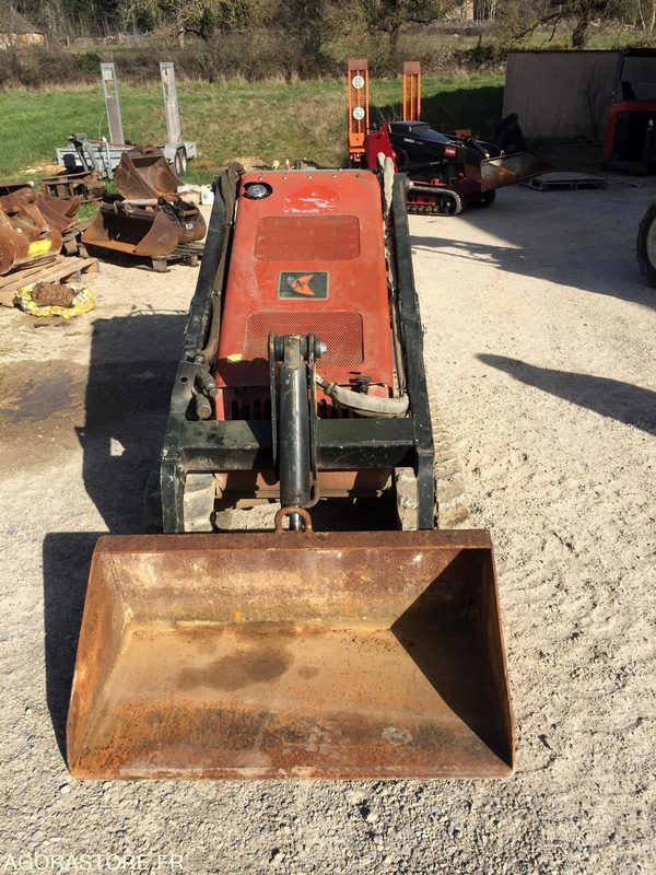 PORTE OUTILS à chenilles DITCH WITCH SK500 - Chargeuse: photos 3 PORTE OUTILS à chenilles DITCH WITCH SK500 - Chargeuse: photos 3
