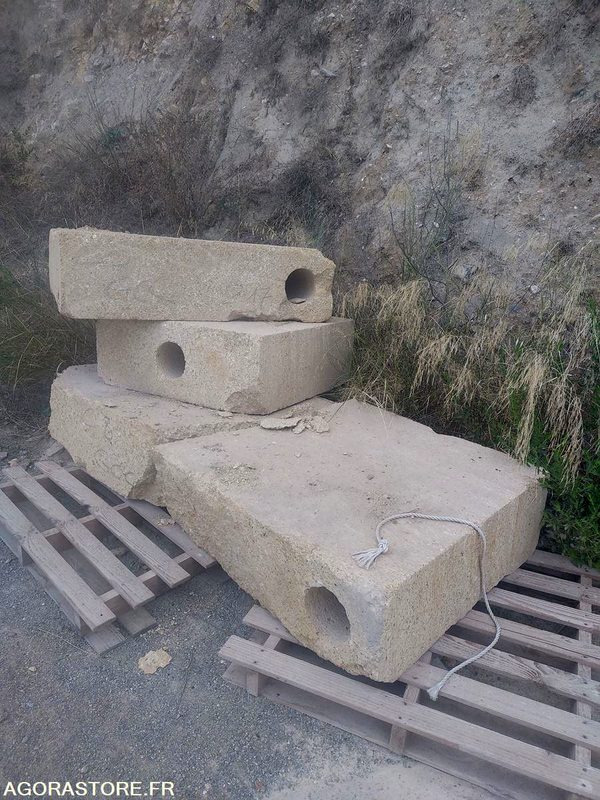 Pierre du Gard - Outil/ Équipement: photos 3 Pierre du Gard - Outil/ Équipement: photos 3