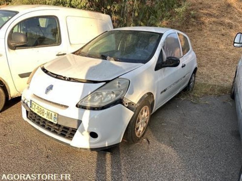 RENAULT CLIO - 1998 - 87625KM - CY588MA - Voiture: photos 2 RENAULT CLIO - 1998 - 87625KM - CY588MA - Voiture: photos 2