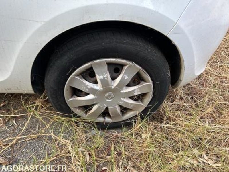 RENAULT CLIO - 1998 - 87625KM - CY588MA - Voiture: photos 4 RENAULT CLIO - 1998 - 87625KM - CY588MA - Voiture: photos 4