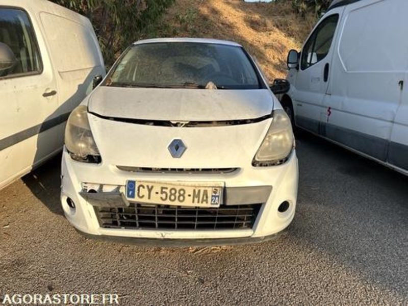 RENAULT CLIO - 1998 - 87625KM - CY588MA - Voiture: photos 1 RENAULT CLIO - 1998 - 87625KM - CY588MA - Voiture: photos 1