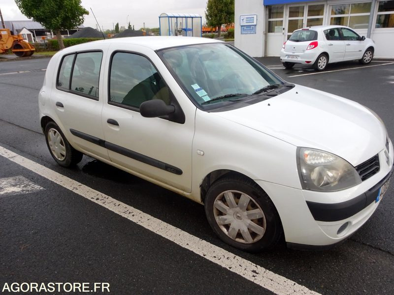 RENAULT CLIO - 2005 - 169150KM - Voiture: photos 4 RENAULT CLIO - 2005 - 169150KM - Voiture: photos 4