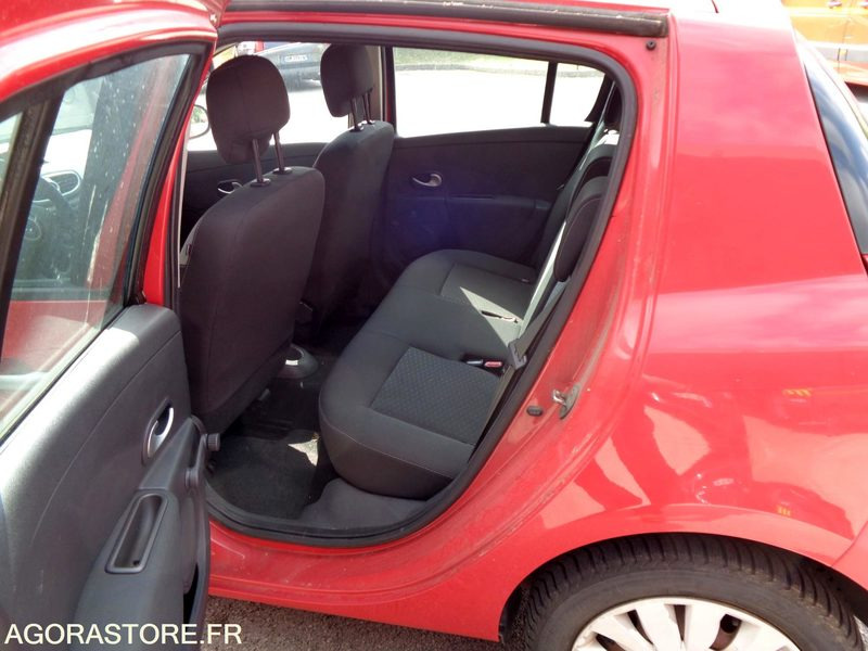 RENAULT CLIO BM.435.JB - 2011 - 196032 KM - Voiture: photos 5 RENAULT CLIO BM.435.JB - 2011 - 196032 KM - Voiture: photos 5