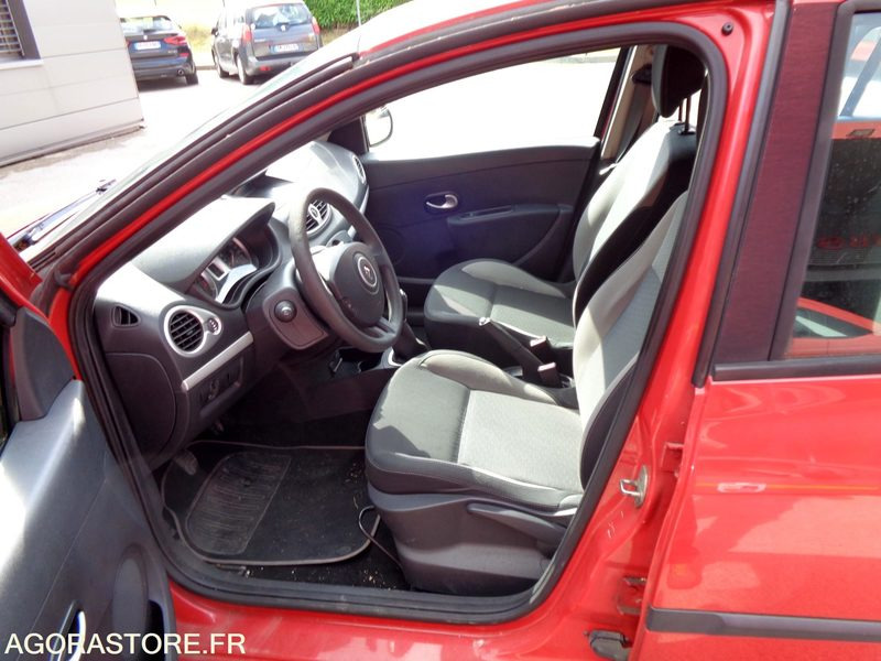 RENAULT CLIO BM.435.JB - 2011 - 196032 KM - Voiture: photos 4 RENAULT CLIO BM.435.JB - 2011 - 196032 KM - Voiture: photos 4