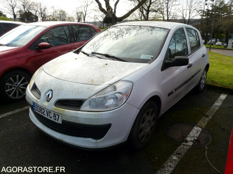 RENAULT CLIO - Voiture: photos 2 RENAULT CLIO - Voiture: photos 2