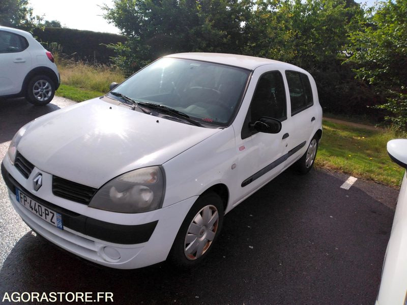 RENAULT CLIO - Voiture: photos 2 RENAULT CLIO - Voiture: photos 2