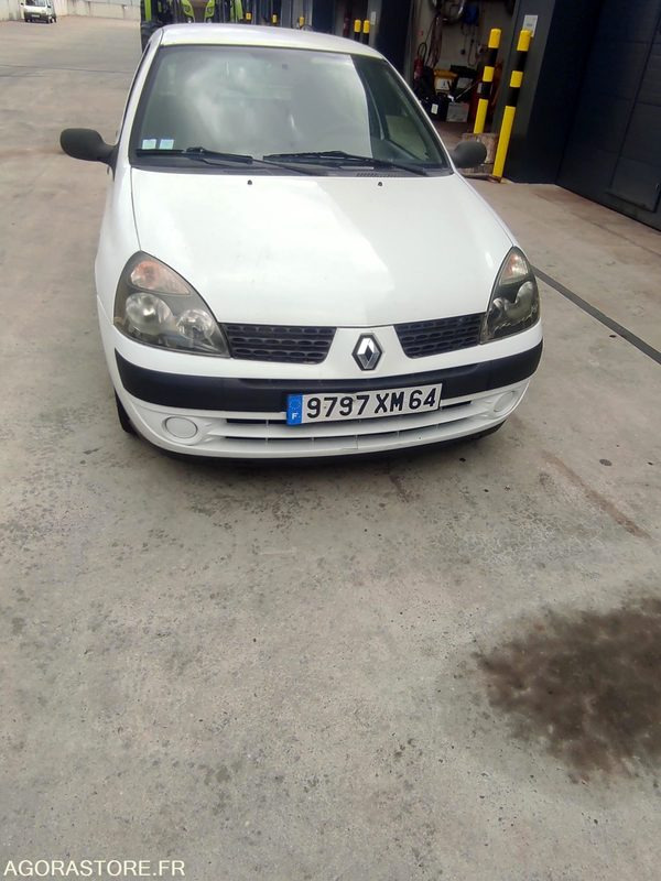 RENAULT Clio - 125820kms - 2003 - Voiture: photos 4 RENAULT Clio - 125820kms - 2003 - Voiture: photos 4