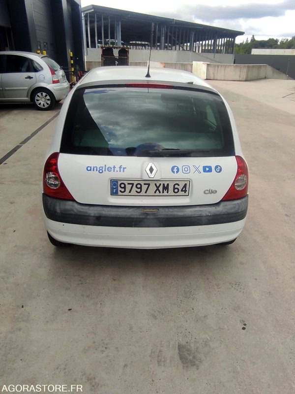 RENAULT Clio - 125820kms - 2003 - Voiture: photos 2 RENAULT Clio - 125820kms - 2003 - Voiture: photos 2