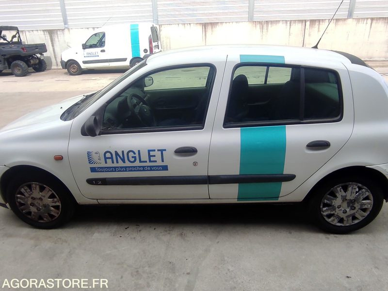 RENAULT Clio - 125820kms - 2003 - Voiture: photos 1 RENAULT Clio - 125820kms - 2003 - Voiture: photos 1