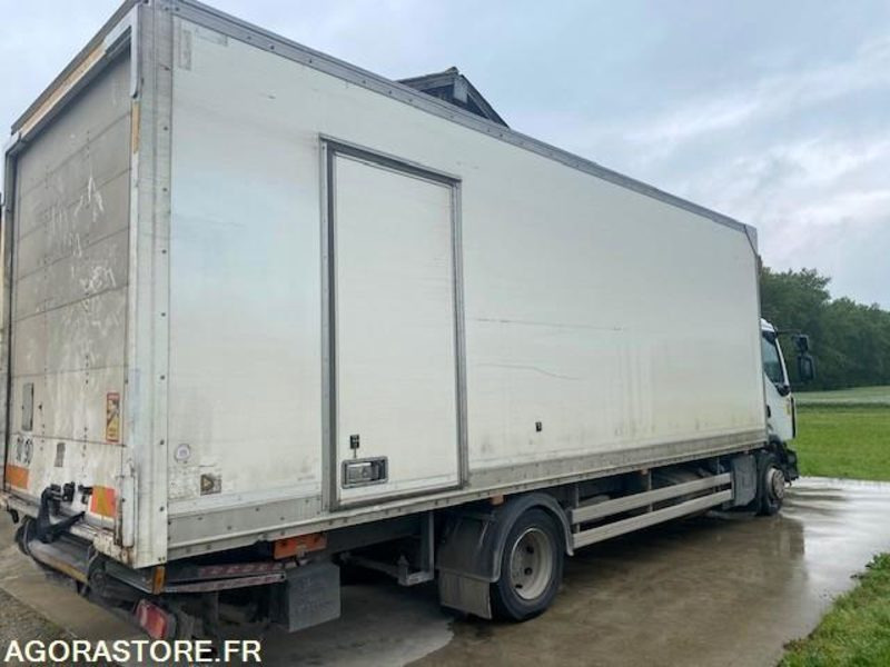 RENAULT FOURGON HAYON D12 - Camion fourgon: photos 4 RENAULT FOURGON HAYON D12 - Camion fourgon: photos 4