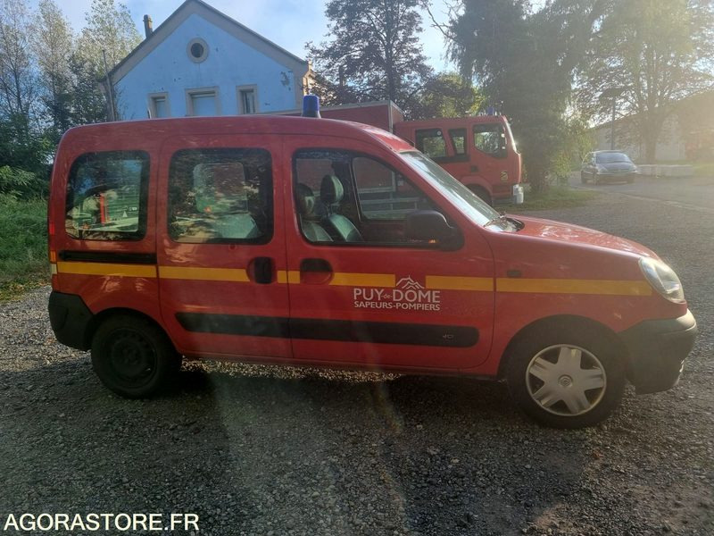 RENAULT KANGOO - 4366 XM 63 - 2003 - Voiture: photos 4 RENAULT KANGOO - 4366 XM 63 - 2003 - Voiture: photos 4