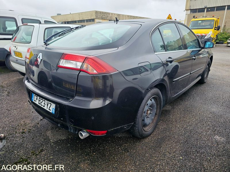 RENAULT LAGUNA - 2013 - 284237km - CP823YZ - Voiture: photos 3 RENAULT LAGUNA - 2013 - 284237km - CP823YZ - Voiture: photos 3