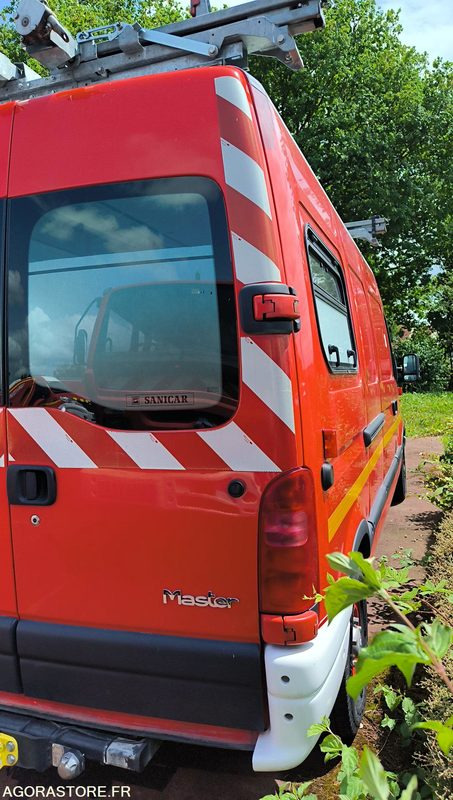RENAULT MASTER II 2,5D - 2000 - 148197kms - Fourgon utilitaire: photos 4 RENAULT MASTER II 2,5D - 2000 - 148197kms - Fourgon utilitaire: photos 4