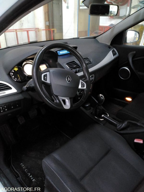 RENAULT MEGANE DIESEL - Voiture: photos 5 RENAULT MEGANE DIESEL - Voiture: photos 5