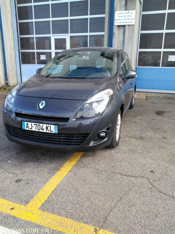 RENAULT SCENIC 1.9 DIESEL - Voiture: photos 4 RENAULT SCENIC 1.9 DIESEL - Voiture: photos 4