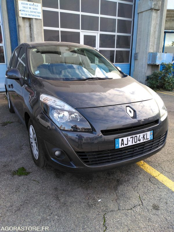 RENAULT SCENIC 1.9 DIESEL - Voiture: photos 1 RENAULT SCENIC 1.9 DIESEL - Voiture: photos 1